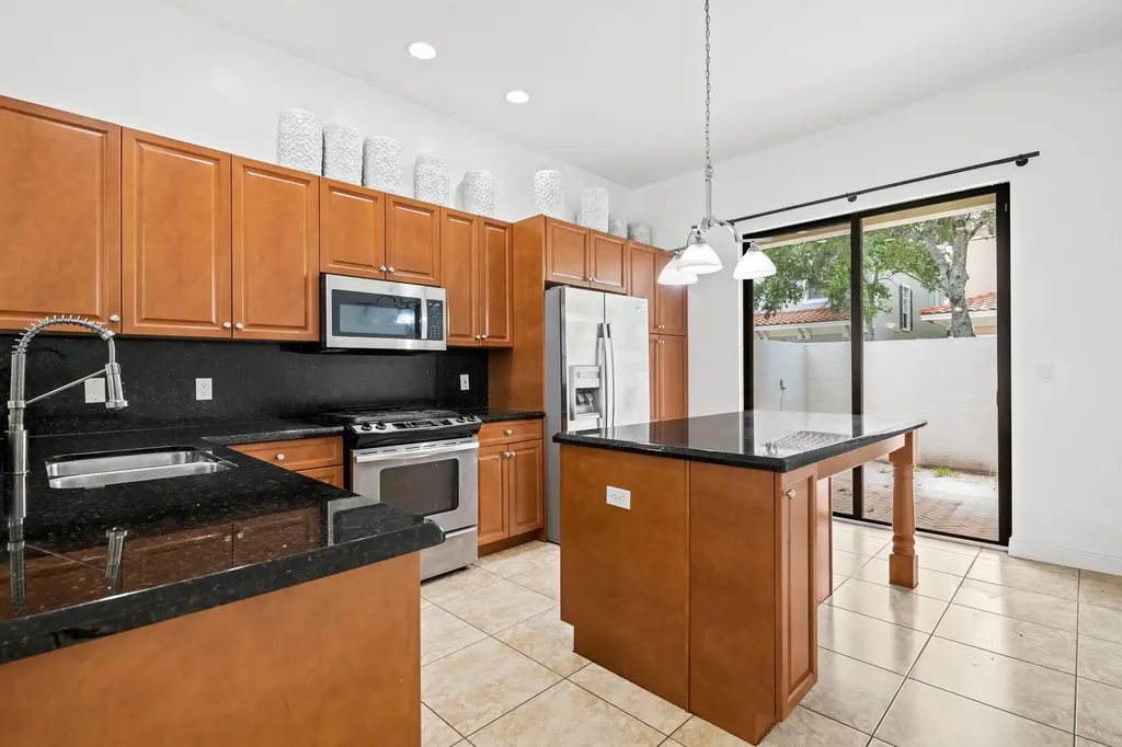 3171 NW 125th Avenue Sunrise FL 33323