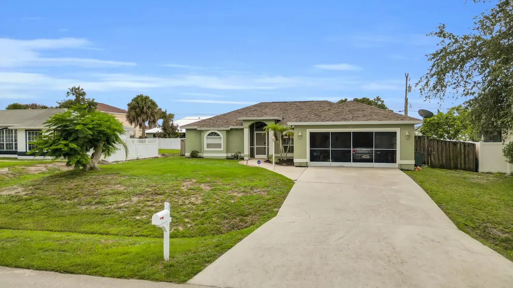844 SW Hamberland Avenue Port St Lucie FL 34953
