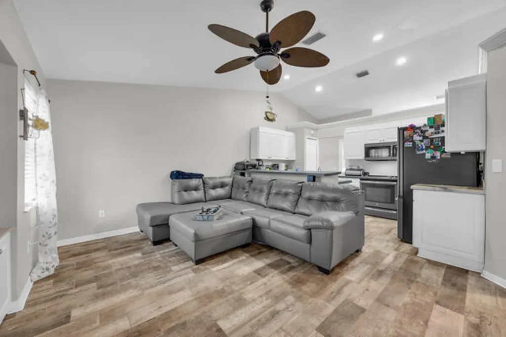 844 SW Hamberland Avenue Port St Lucie FL 34953