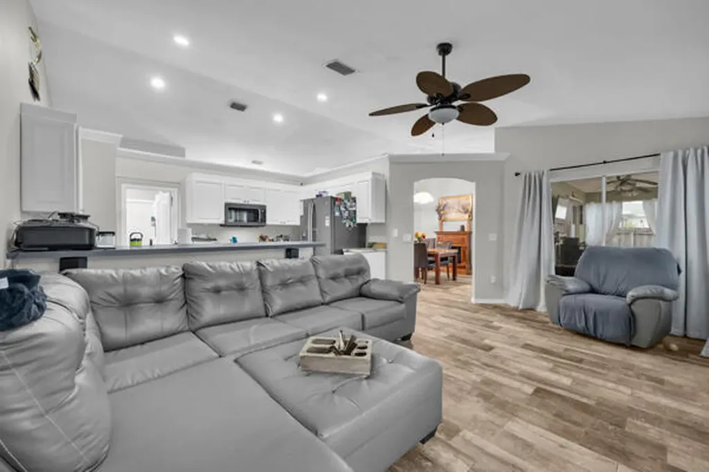 844 SW Hamberland Avenue Port St Lucie FL 34953