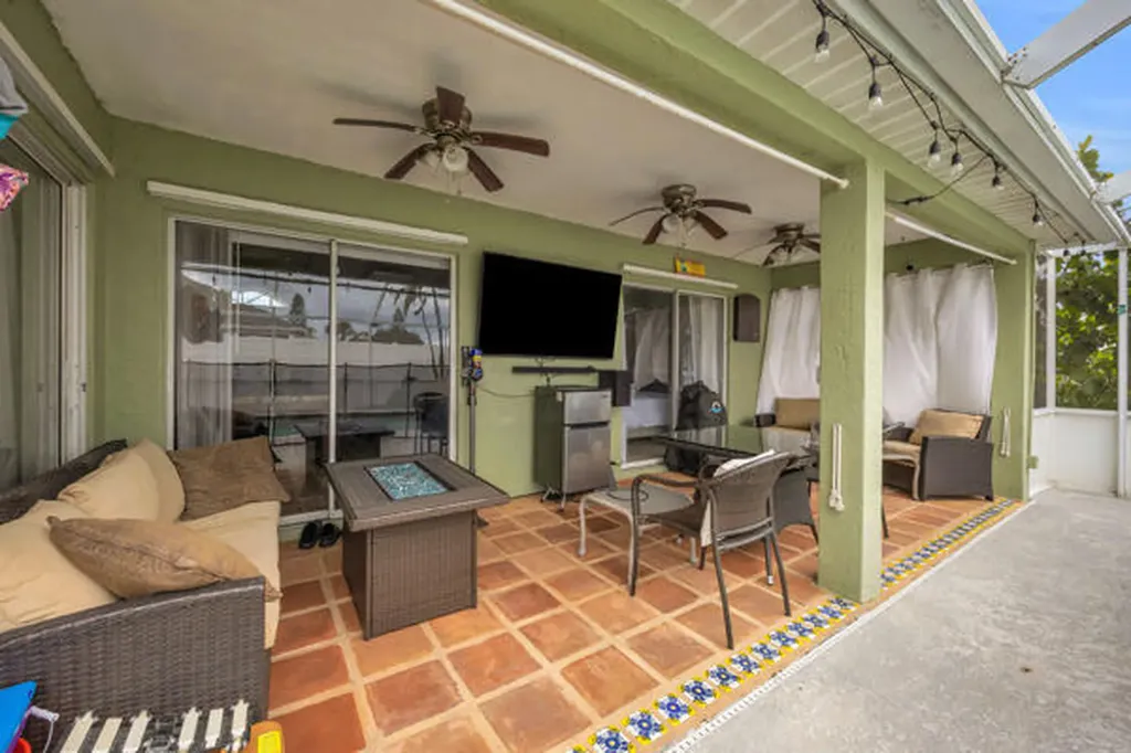 844 SW Hamberland Avenue Port St Lucie FL 34953