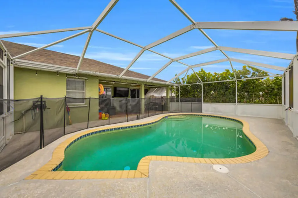 844 SW Hamberland Avenue Port St Lucie FL 34953
