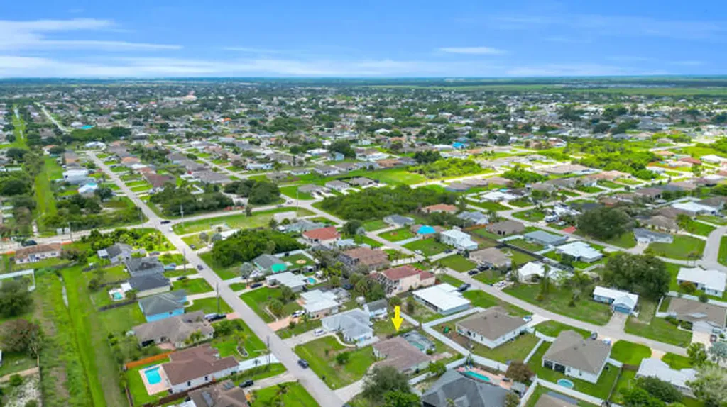 844 SW Hamberland Avenue Port St Lucie FL 34953