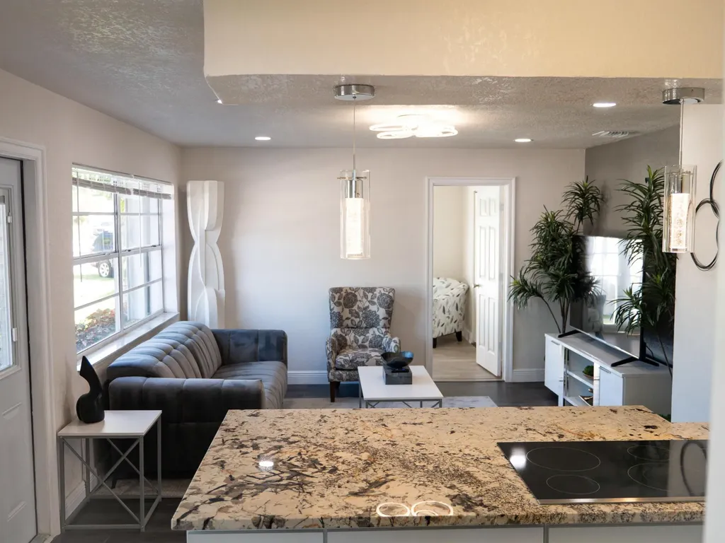702 SW 1st Street Delray Beach FL 33444