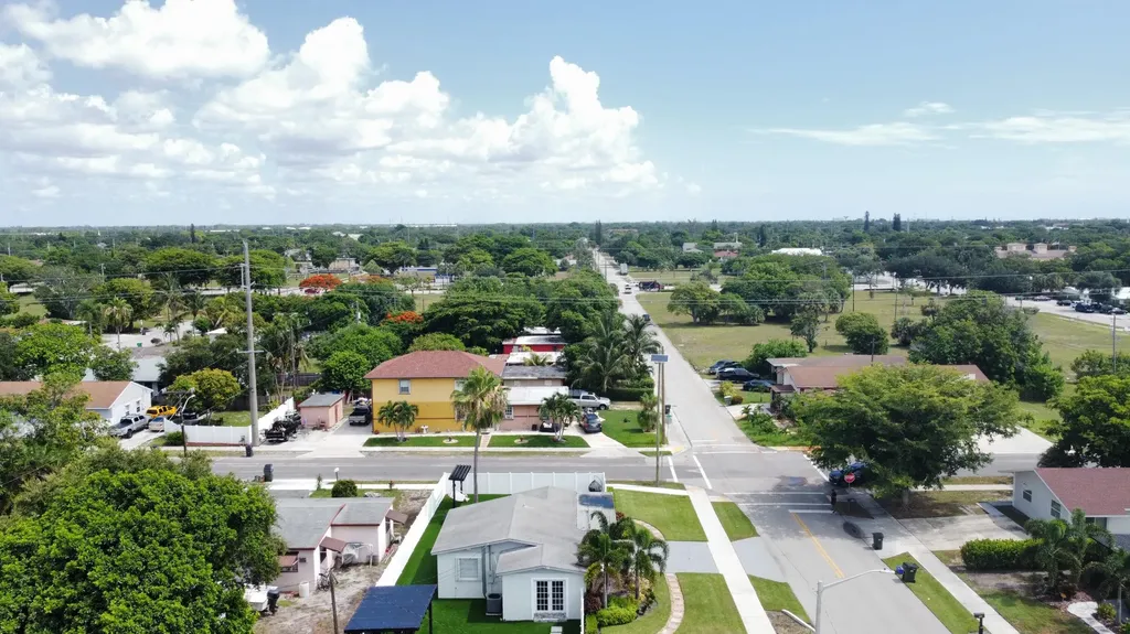 702 SW 1st Street Delray Beach FL 33444