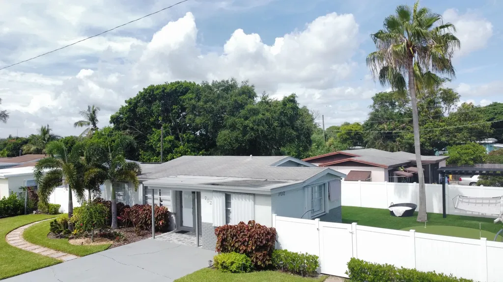 702 SW 1st Street Delray Beach FL 33444