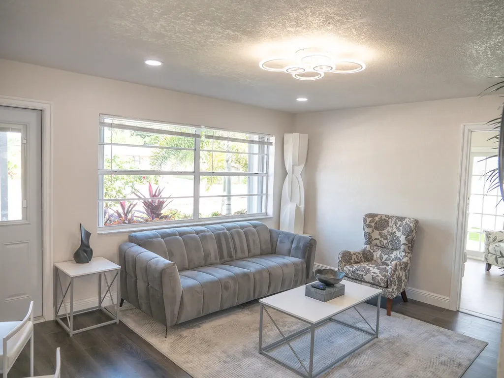 702 SW 1st Street Delray Beach FL 33444
