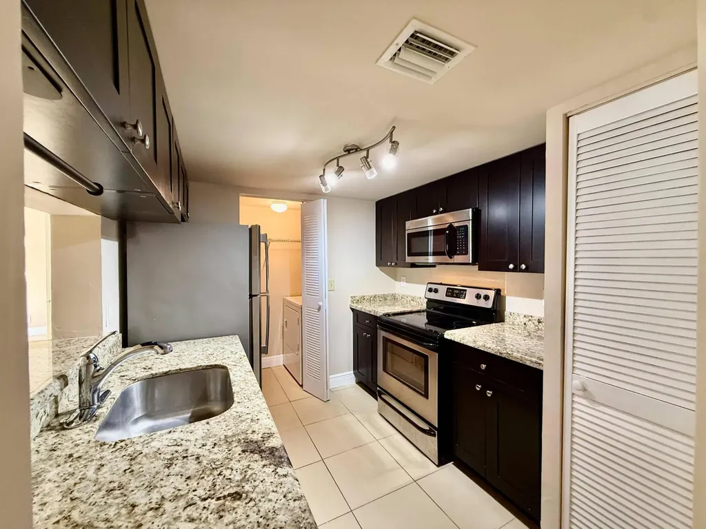 9901 Westview Drive Coral Springs FL 33076