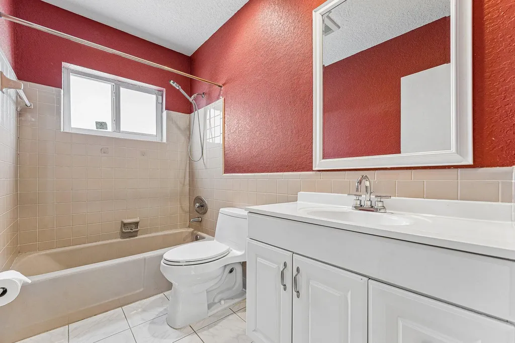 301 SE 3rd Street Deerfield Beach FL 33441