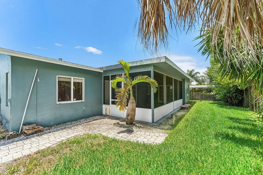 301 SE 3rd Street Deerfield Beach FL 33441