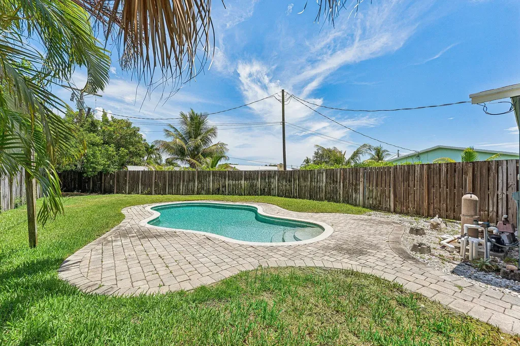 301 SE 3rd Street Deerfield Beach FL 33441