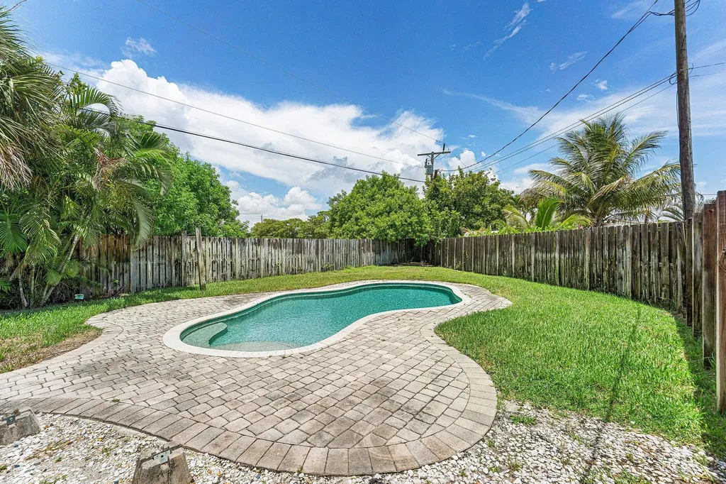 301 SE 3rd Street Deerfield Beach FL 33441