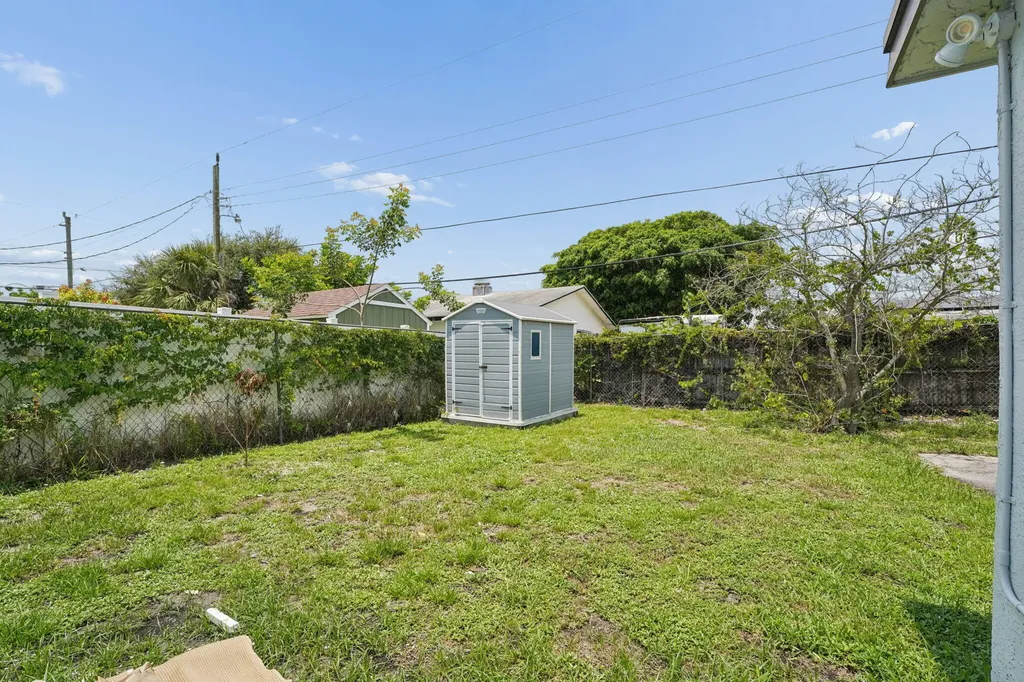 537 NW 2nd Terrace Deerfield Beach FL 33441