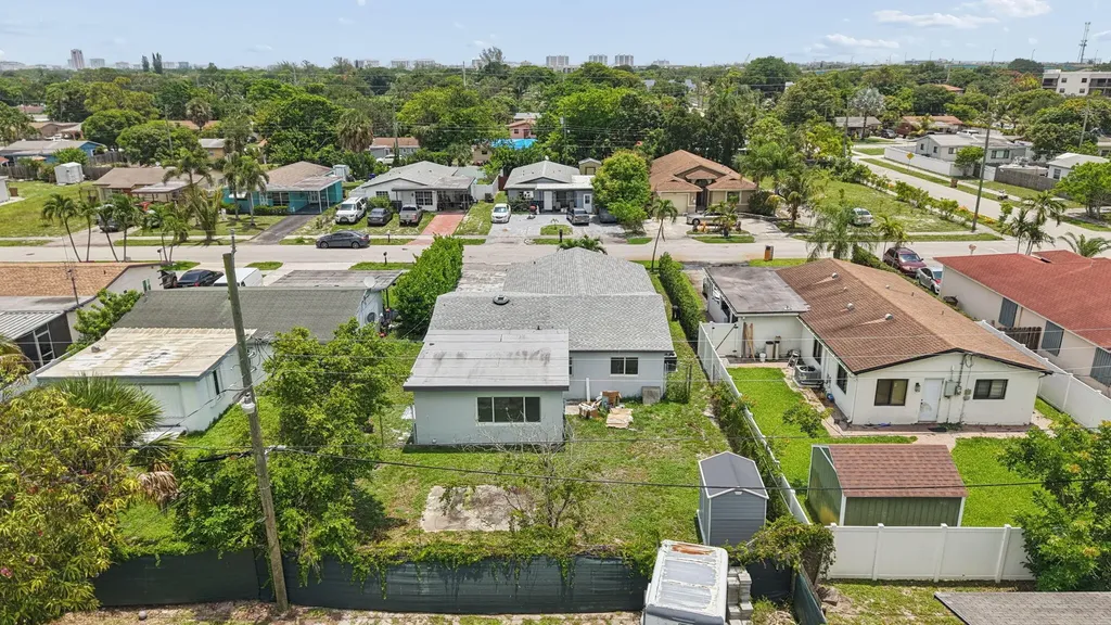 537 NW 2nd Terrace Deerfield Beach FL 33441