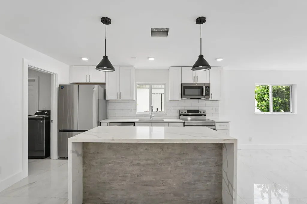 537 NW 2nd Terrace Deerfield Beach FL 33441