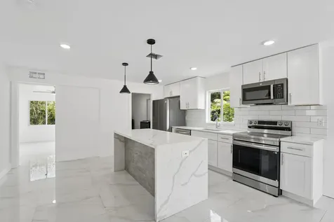 537 NW 2nd Terrace Deerfield Beach FL 33441