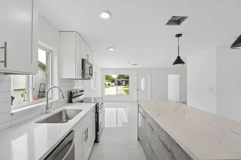 537 NW 2nd Terrace Deerfield Beach FL 33441