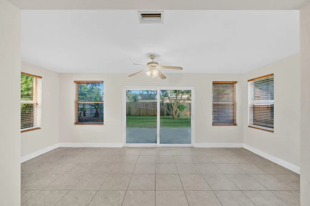 301 N 65th Way Hollywood FL 33024