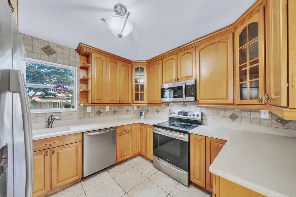 301 N 65th Way Hollywood FL 33024