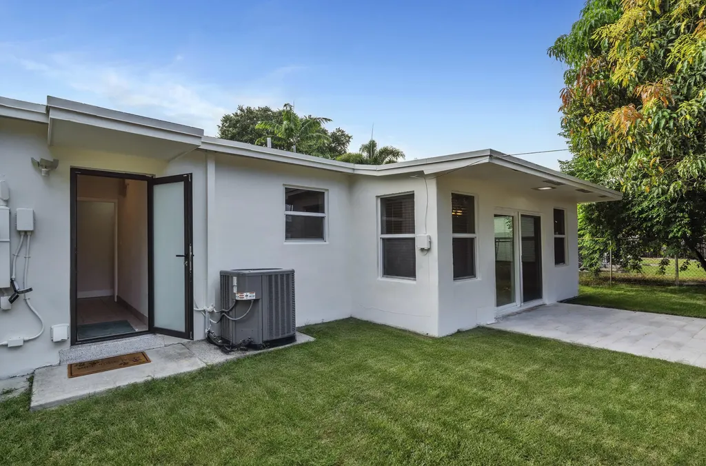 301 N 65th Way Hollywood FL 33024