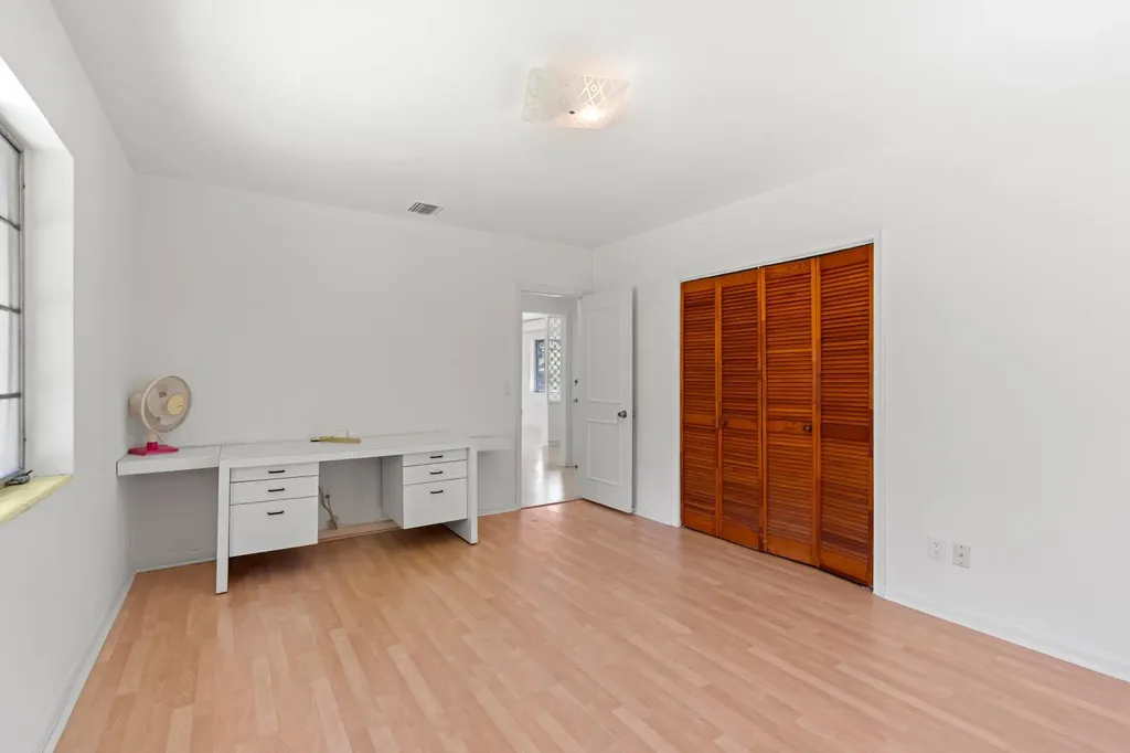 1725 N Lakeside Drive Lake Worth Beach FL 33460
