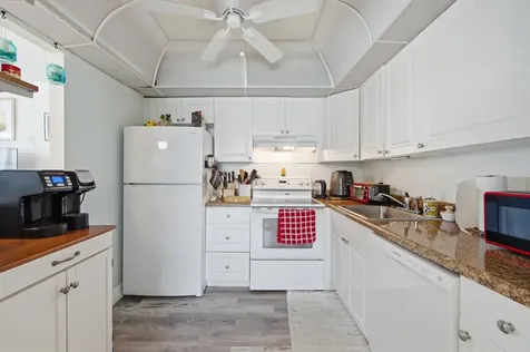 30 Waterford B Delray Beach FL 33446