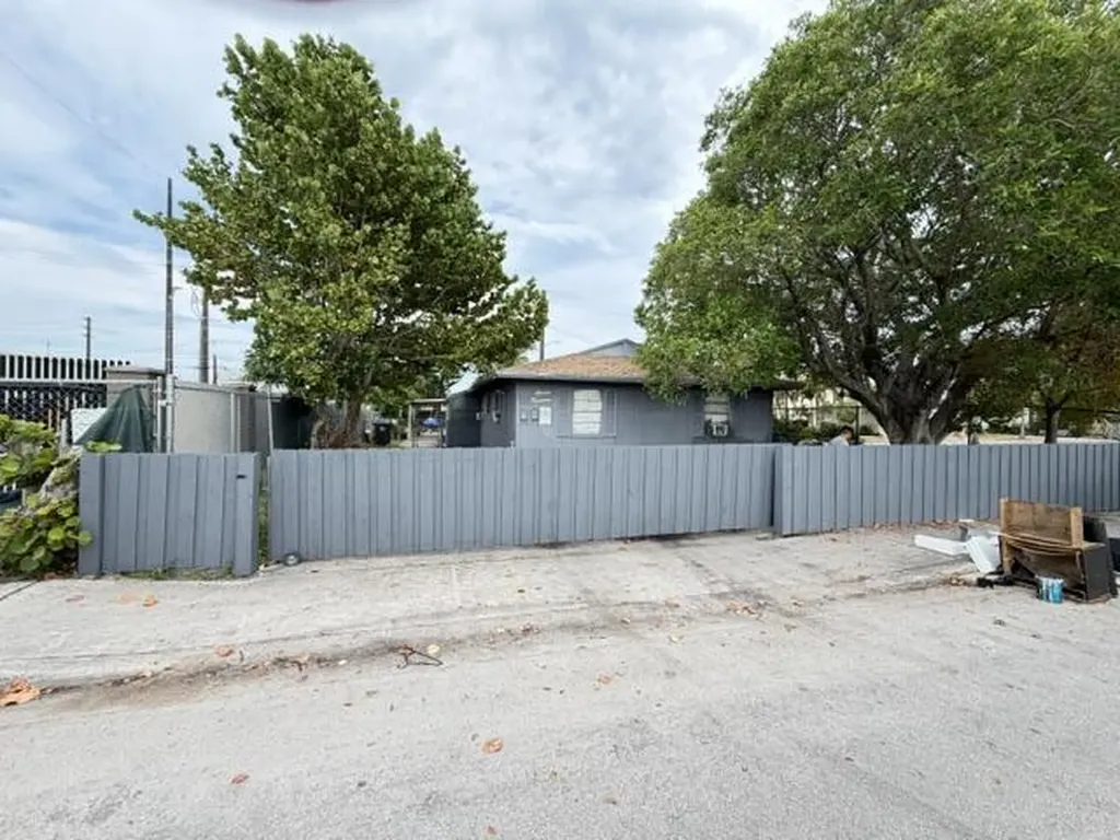 714 S H Street Lake Worth Beach FL 33460