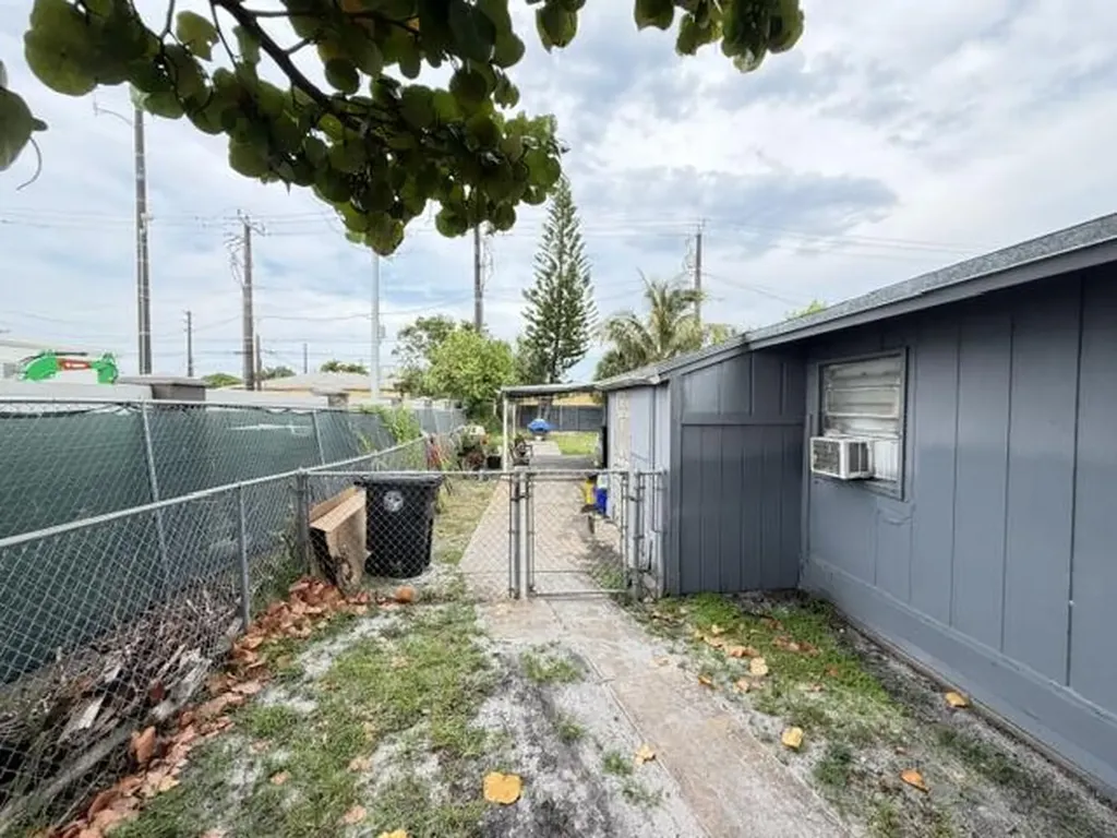 714 S H Street Lake Worth Beach FL 33460