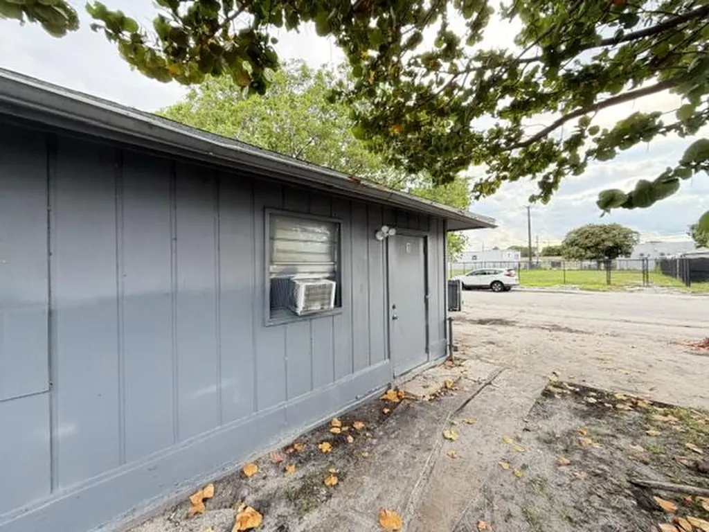 714 S H Street Lake Worth Beach FL 33460
