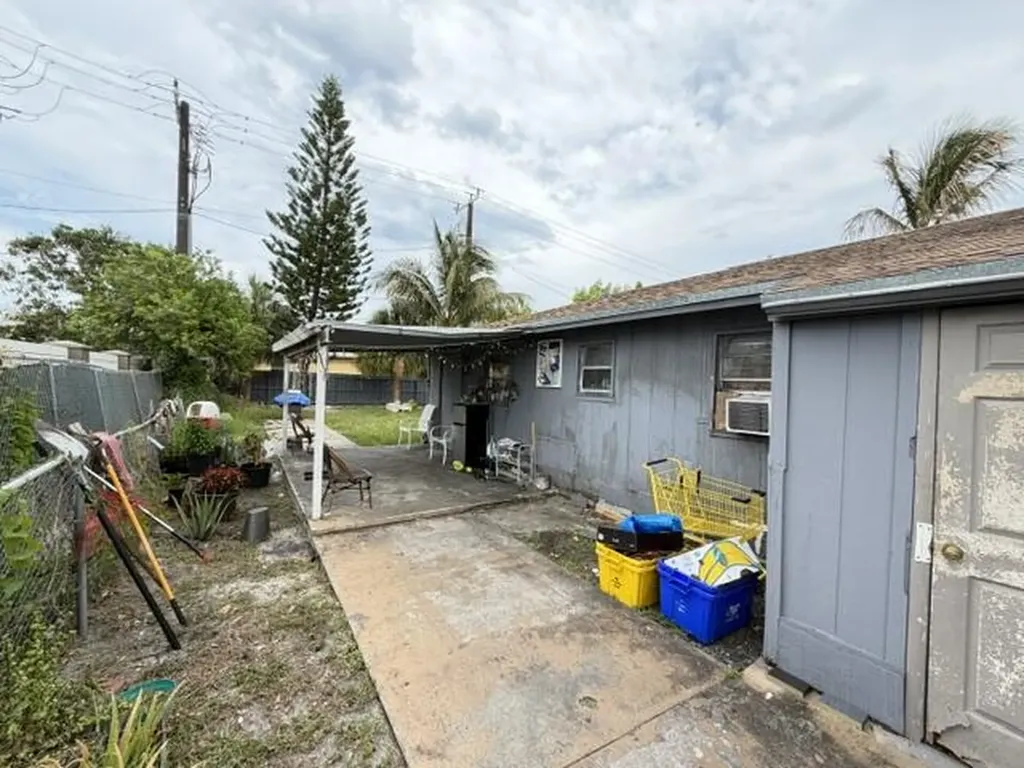 714 S H Street Lake Worth Beach FL 33460