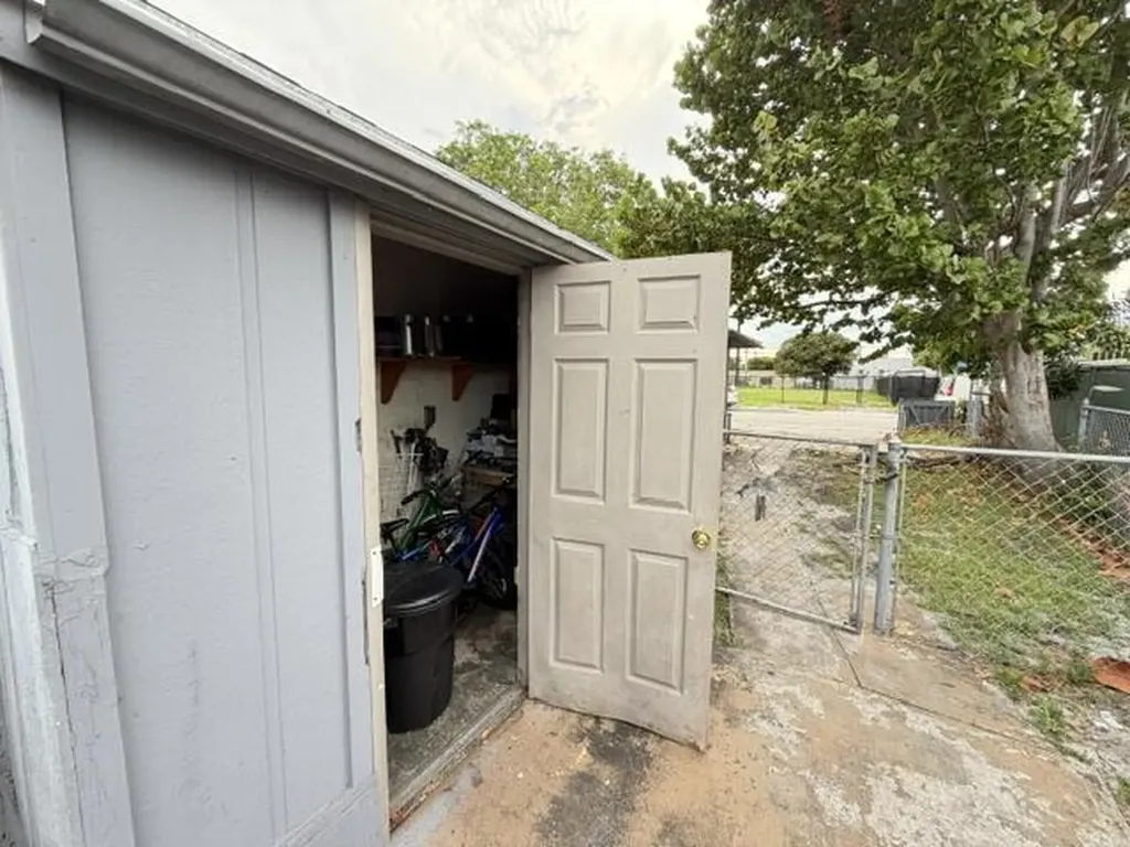 714 S H Street Lake Worth Beach FL 33460