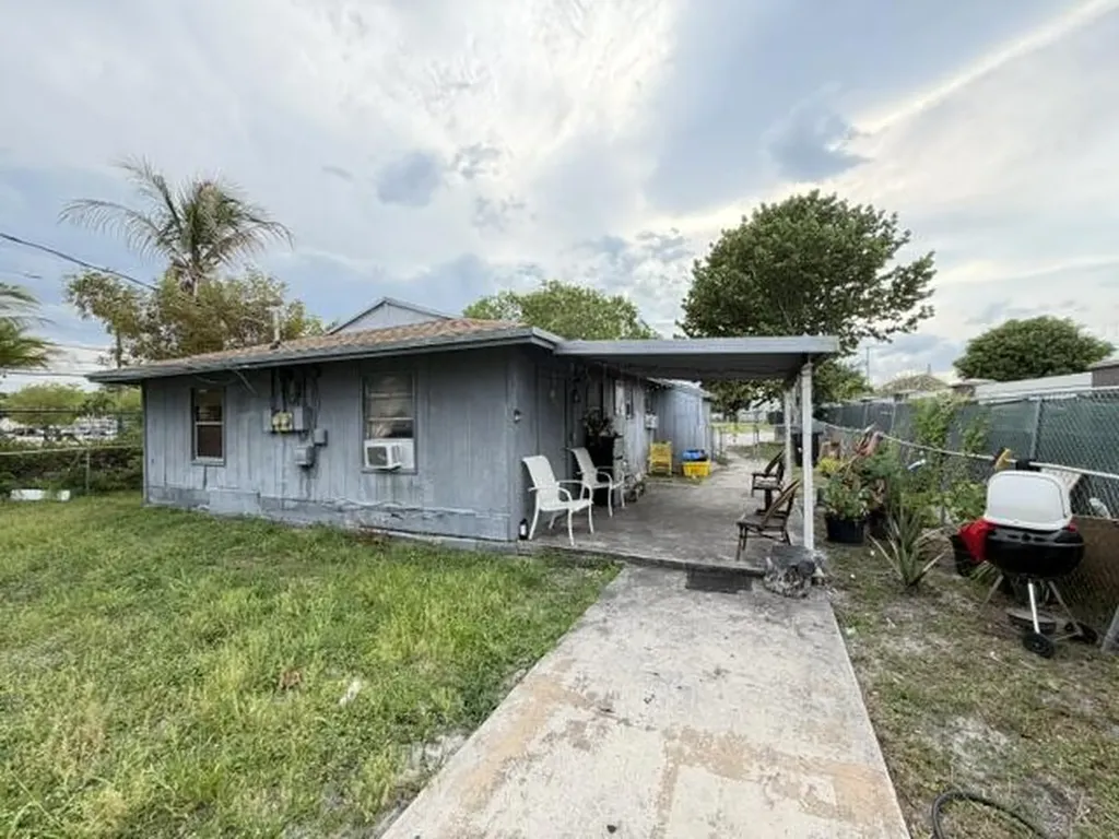 714 S H Street Lake Worth Beach FL 33460