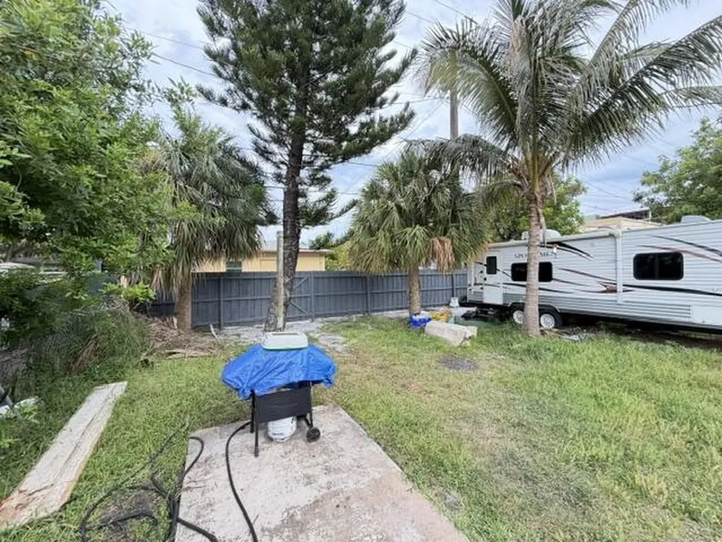 714 S H Street Lake Worth Beach FL 33460