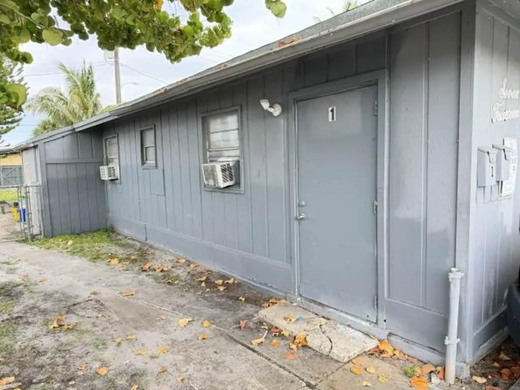 714 S H Street Lake Worth Beach FL 33460