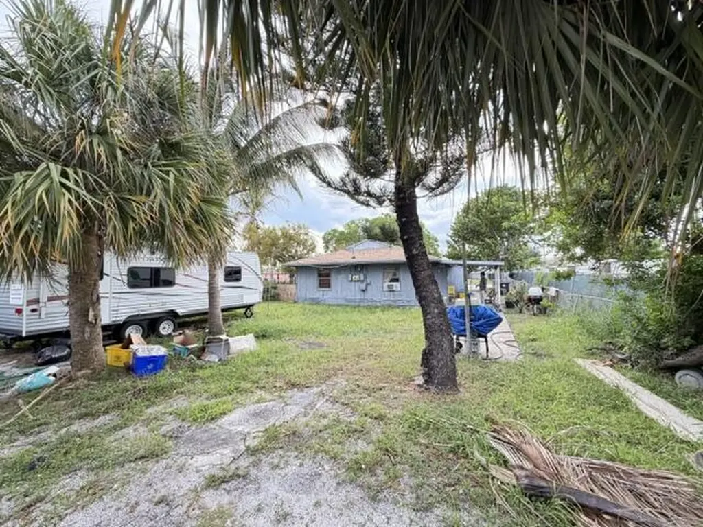 714 S H Street Lake Worth Beach FL 33460
