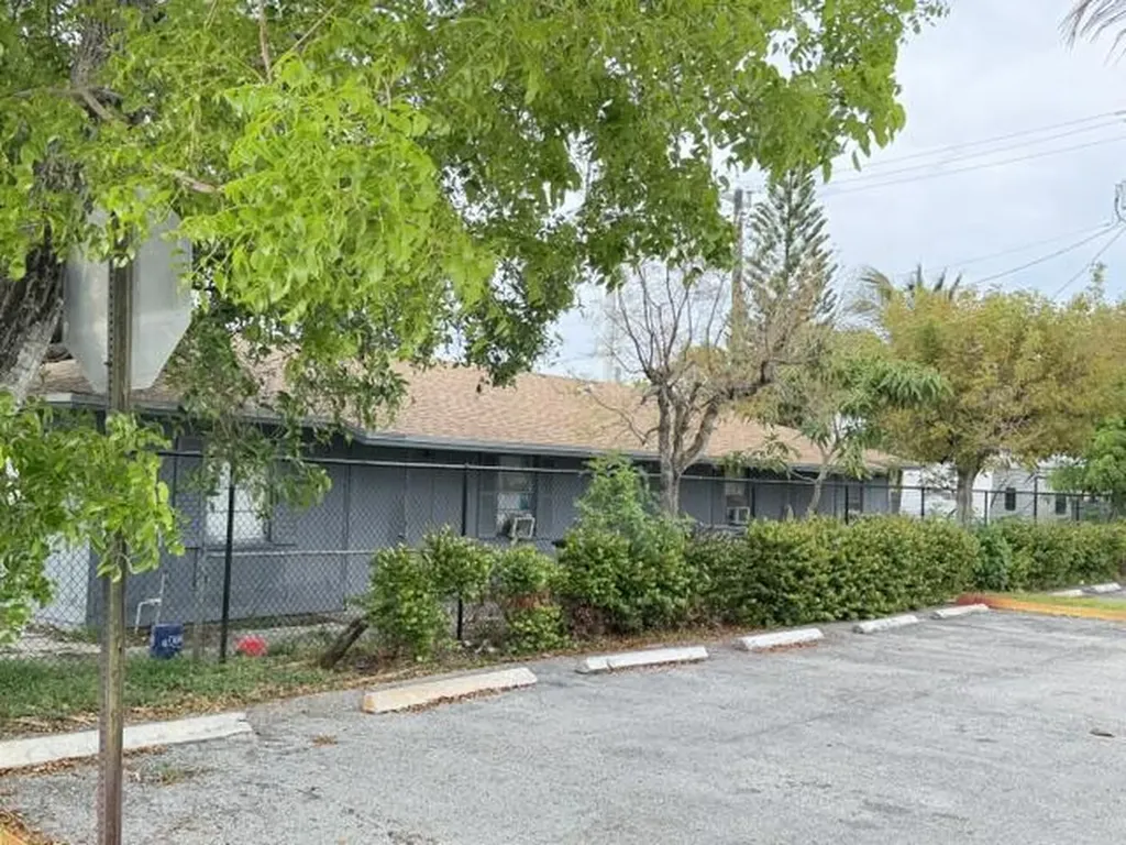 714 S H Street Lake Worth Beach FL 33460