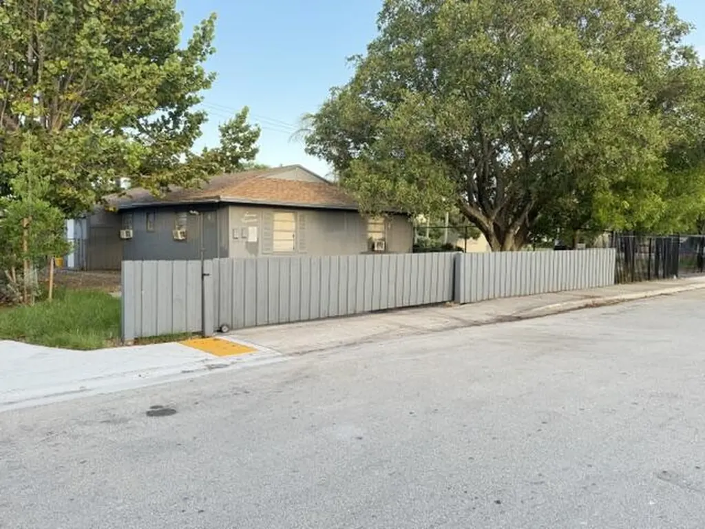714 S H Street Lake Worth Beach FL 33460
