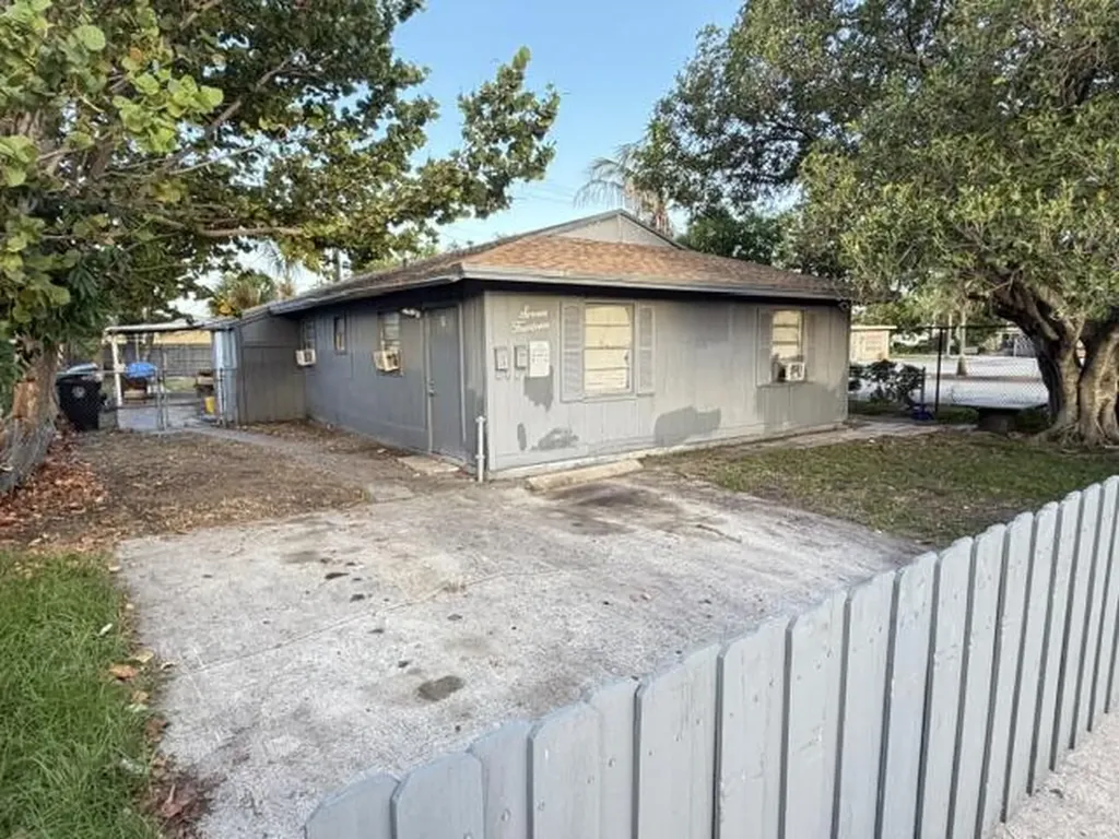 714 S H Street Lake Worth Beach FL 33460