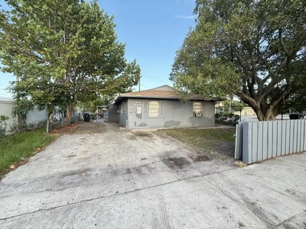 714 S H Street Lake Worth Beach FL 33460