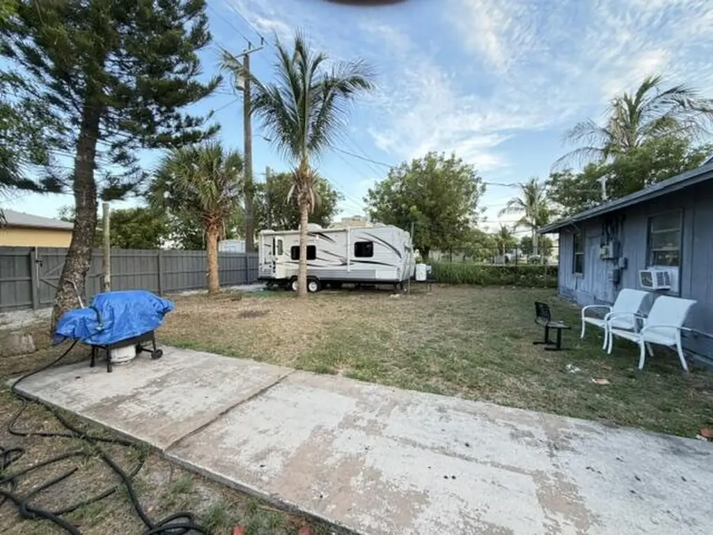 714 S H Street Lake Worth Beach FL 33460