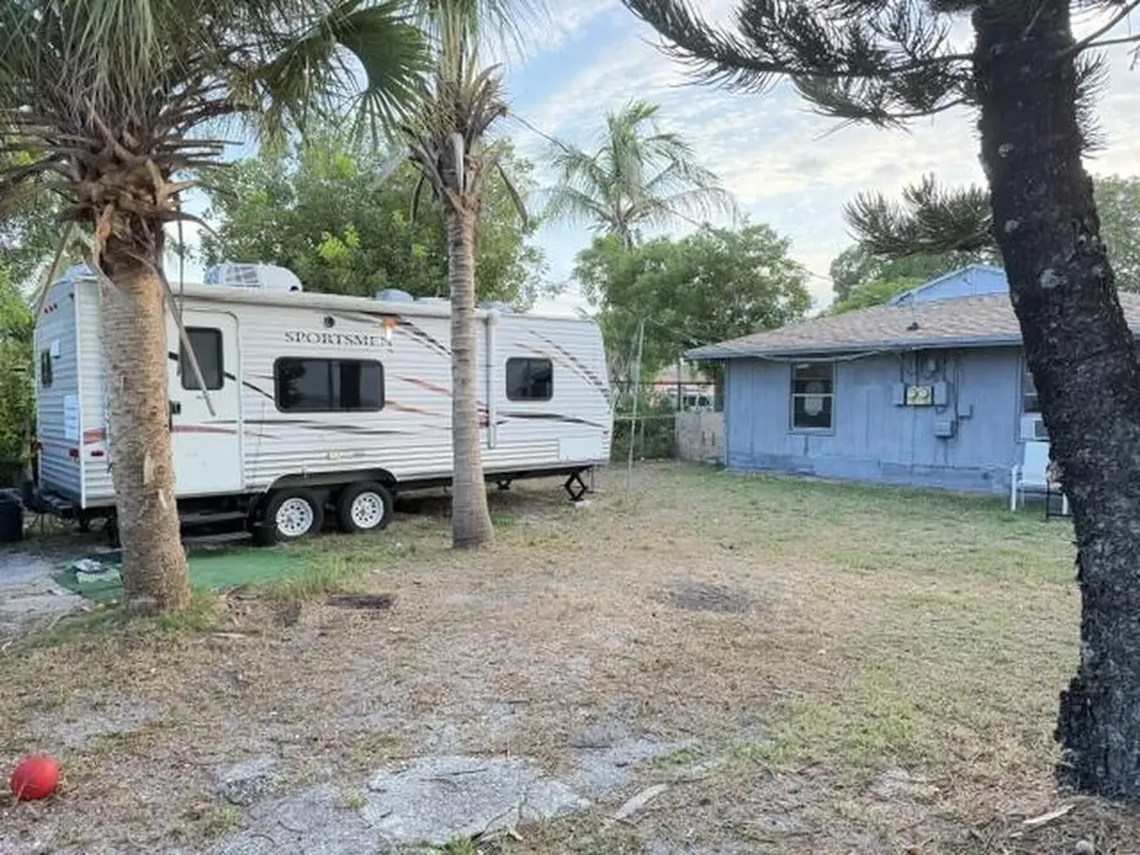 714 S H Street Lake Worth Beach FL 33460