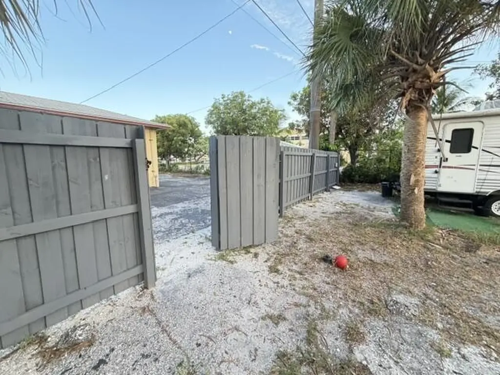 714 S H Street Lake Worth Beach FL 33460