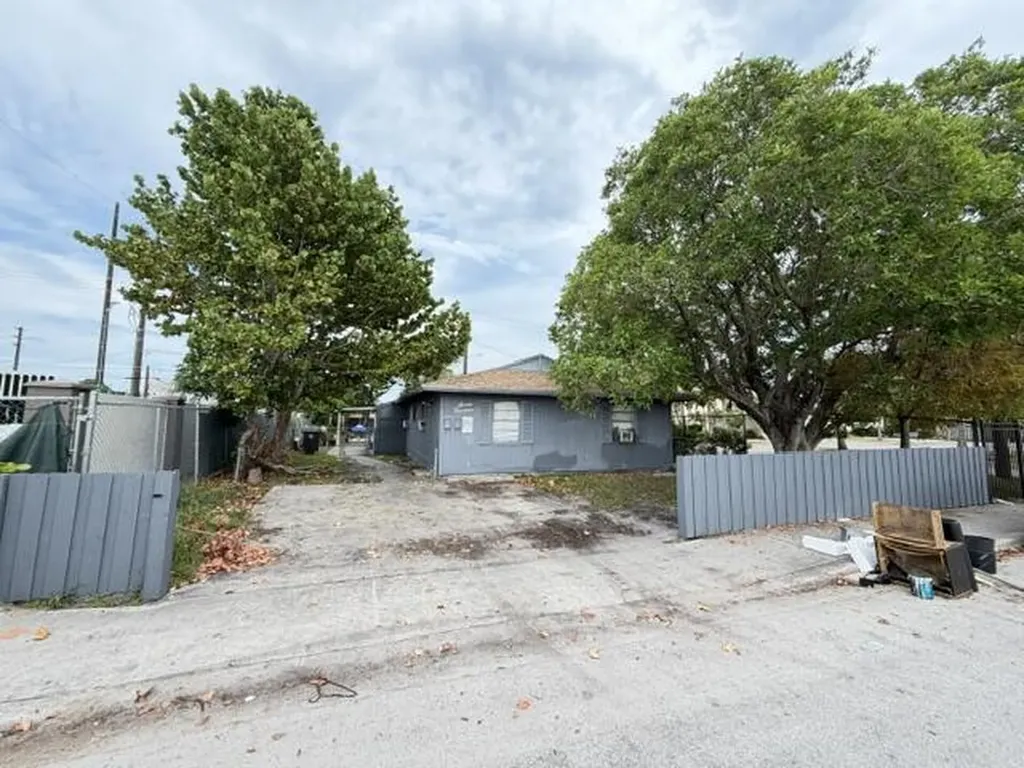714 S H Street Lake Worth Beach FL 33460
