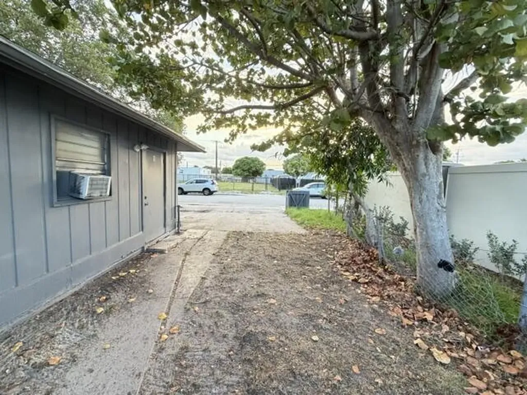 714 S H Street Lake Worth Beach FL 33460
