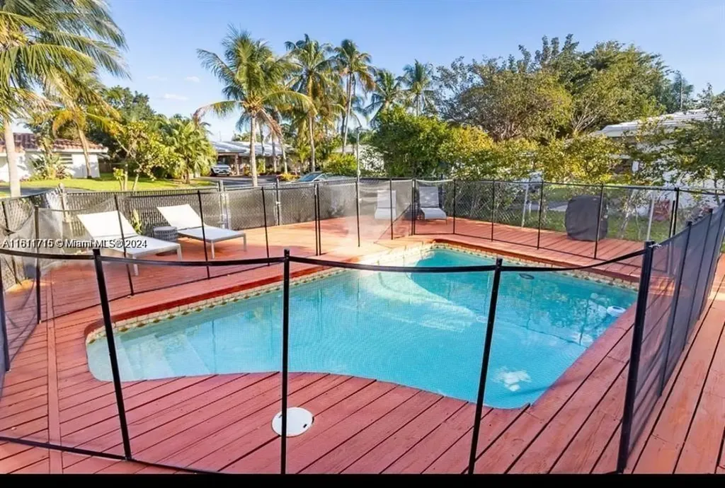 461 SE 1st Terrace Pompano Beach FL 33060
