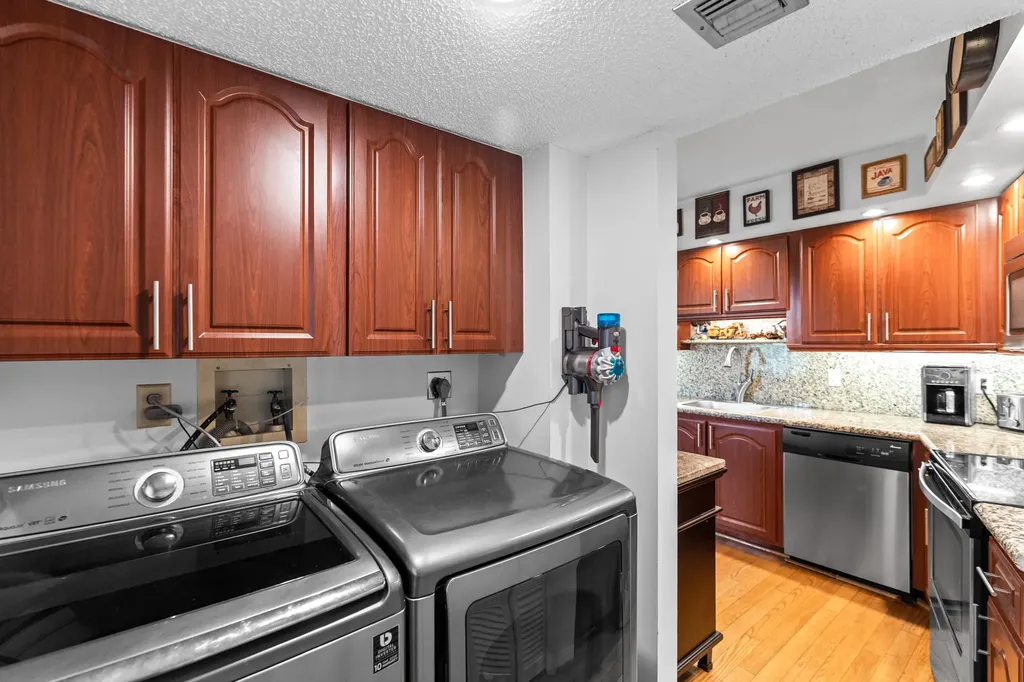 625 Oaks Drive Pompano Beach FL 33069