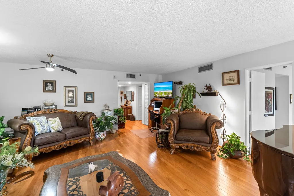 625 Oaks Drive Pompano Beach FL 33069