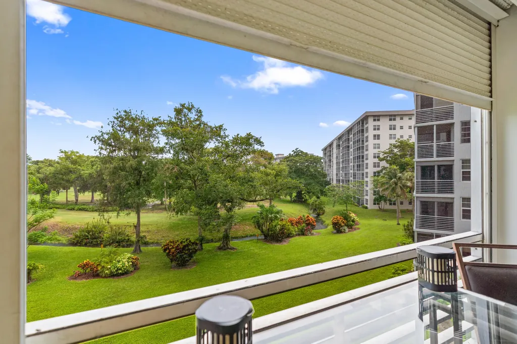 625 Oaks Drive Pompano Beach FL 33069