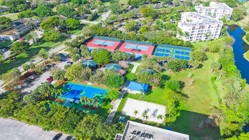 625 Oaks Drive Pompano Beach FL 33069