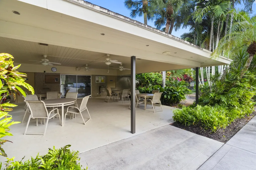 625 Oaks Drive Pompano Beach FL 33069